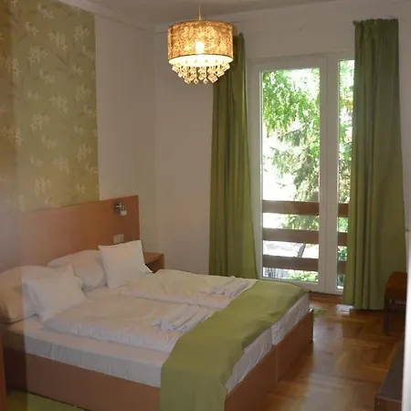 Viktória Pensión 3*